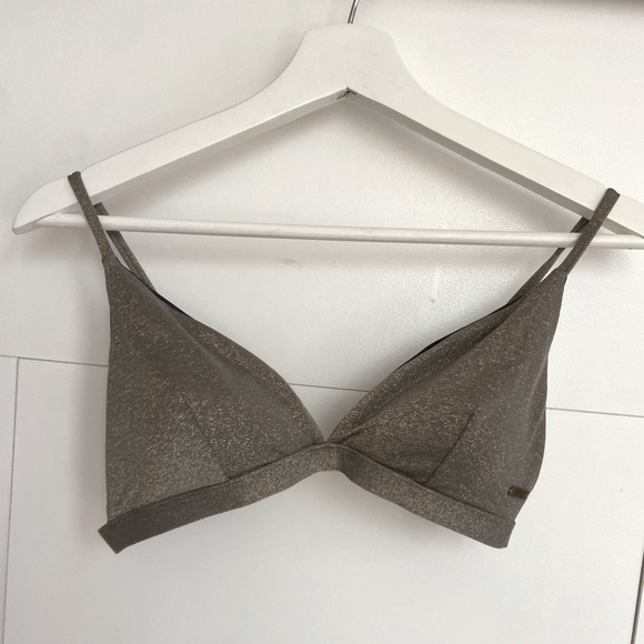 Roxy Gorgeous Sea Grey - Fixed Triangle Bikini Top
Women Size A/B/C - Picture 1 of 8